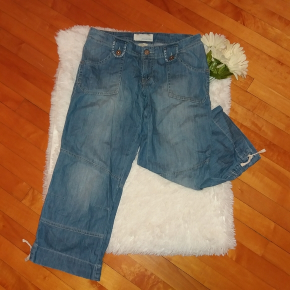 Maurices Wide Leg Light Wash Cinched Hem Capris - Picture 9 of 10